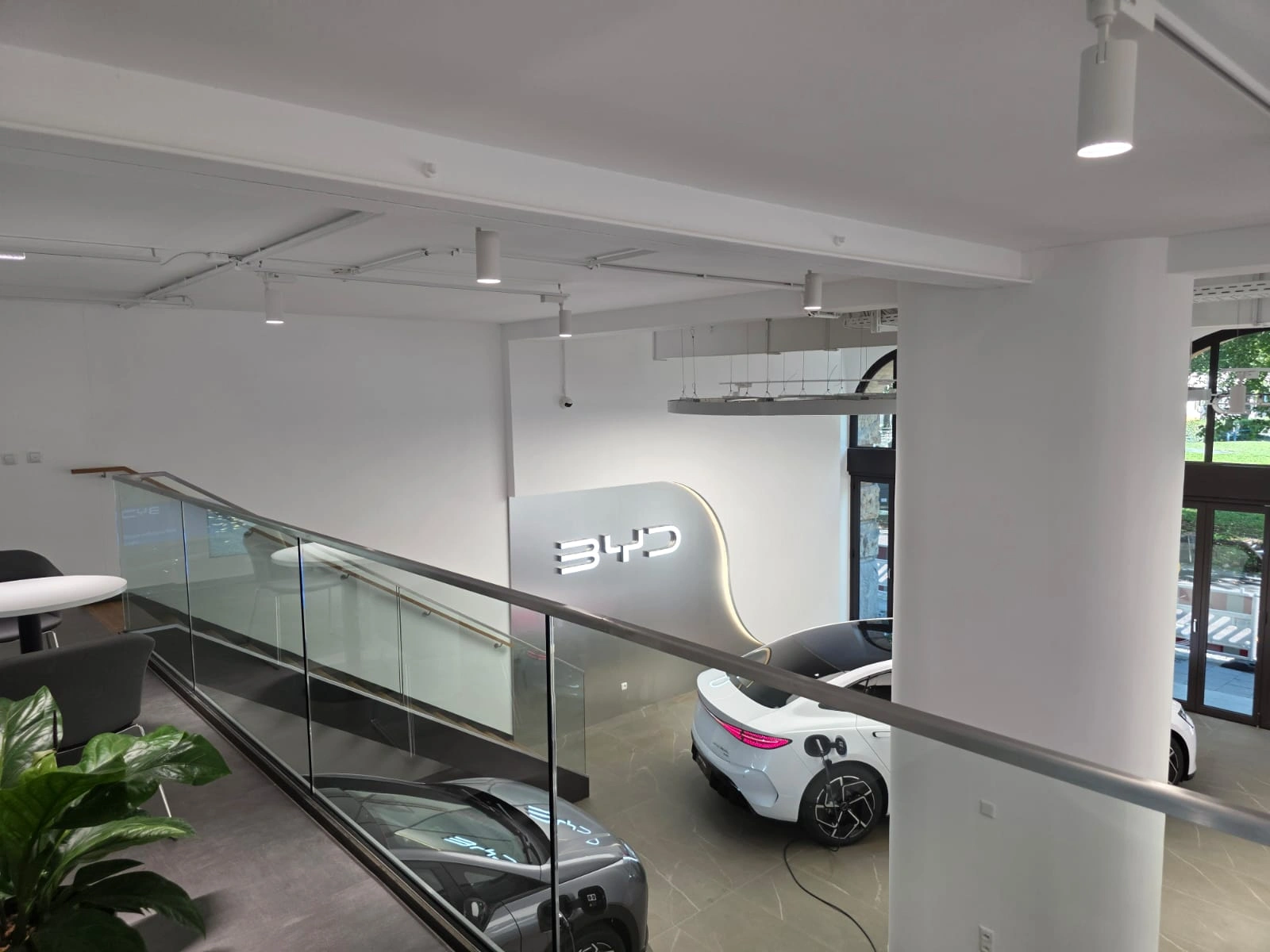 BYD und DENZA Flagship Store am Lenbachplatz